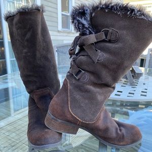 BCBG brown size 8.5 winter boots
